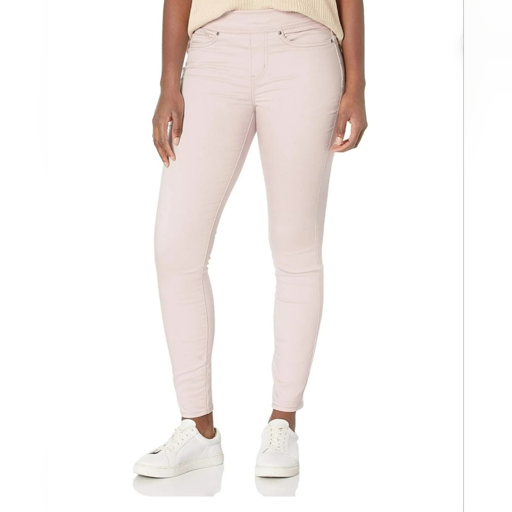 Levi Strauss & Co. Women's Totally Shaping Pull-on Skinny. Size 14